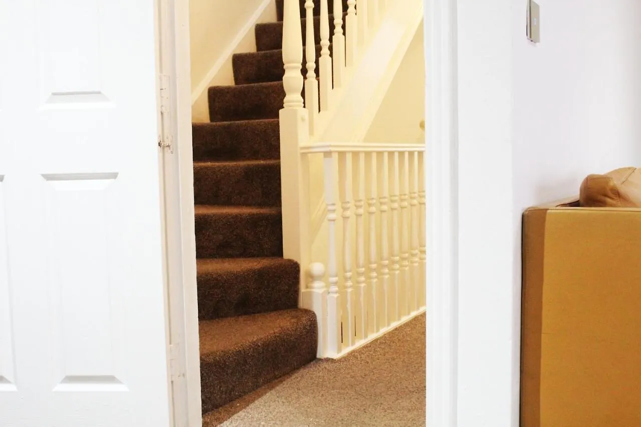 Apartment Cosy Spacious 4 Bedroom Town House With Shared Bathrooms, Living Space, Kitchen And Garden Manchester United Kingdom