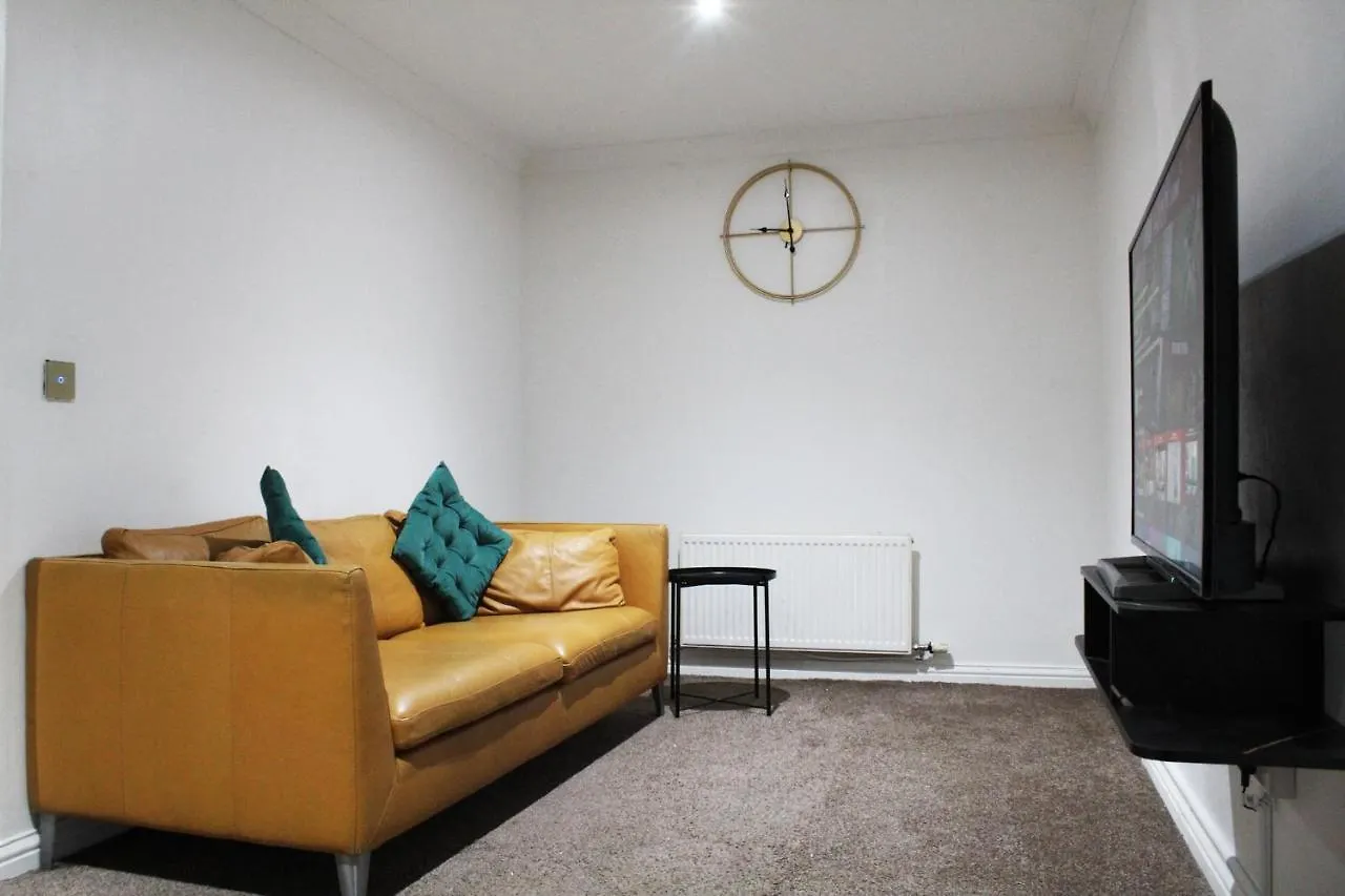 Apartment Cosy Spacious 4 Bedroom Town House With Shared Bathrooms, Living Space, Kitchen And Garden Manchester United Kingdom