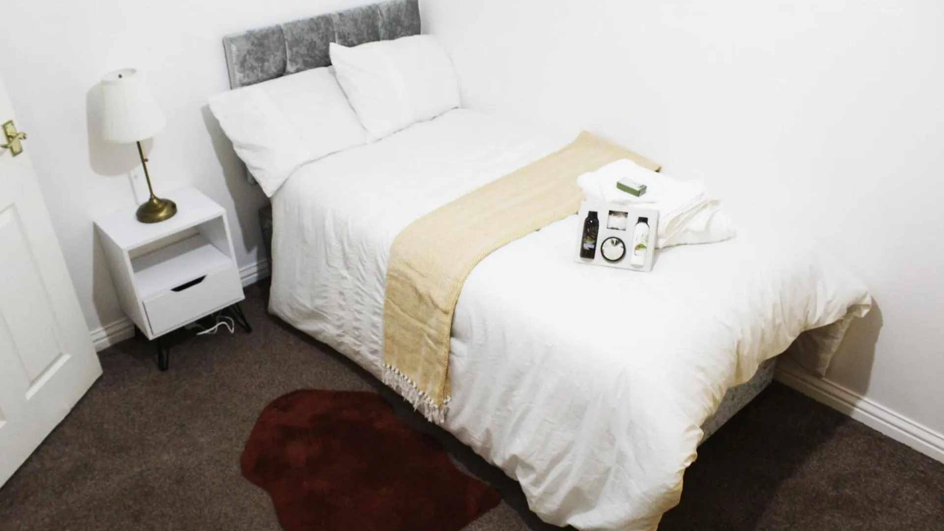 Cosy Spacious 4 Bedroom Town House With Shared Bathrooms, Living Space, Kitchen And Garden Manchester United Kingdom